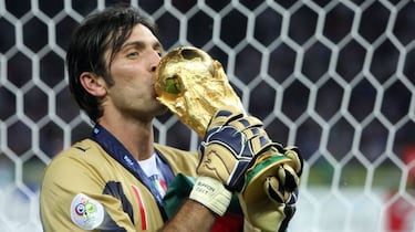 25 años del debut de Buffon