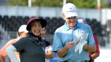 Miguel Ángel Jiménez, con la Reina de Malaisia.