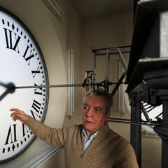¿Por qué el reloj de la Puerta del Sol tiene un IIII en vez de un IV en su esfera? Las teorías que lo explican