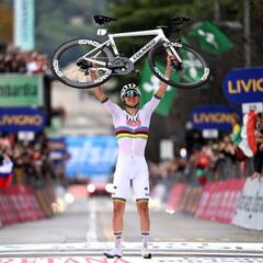 Pogacar culmina la mejor temporada de la historia del ciclismo