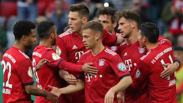 MUNICH, GERMANY - APRIL 03: Leon Goretzka of Muenchen celebrates his team&#039;s first goal with team mates during the DFB Cup quarterfinal match between Bayern Muenchen and 1. FC Heidenheim at Allianz Arena on April 03, 2019 in Munich, Germany. (Photo by