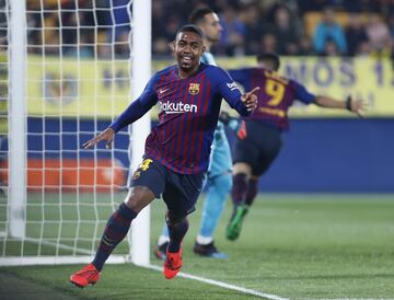 ¡¡MALCOM ANOTA EL SEGUNDO!! ¡Remató de cabeza llegando desde atrás en el área pequeña un buenísimo centro desde la derecha de Arturo Vidal!