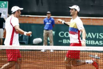 Farah y Cabal superaron a Nishioka y Uchiyama en el tercer partido. El domingo, Giraldo y Falla tienen el ascenso al Grupo Mundial en sus manos.