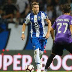 El Porto goleó con colaboración de Héctor Herrera