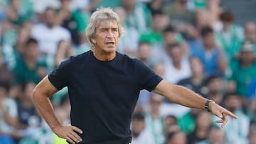 Pellegrini, en el banquillo.