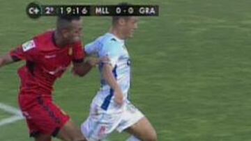 Captura de la falta de Nsue sobre Torje.