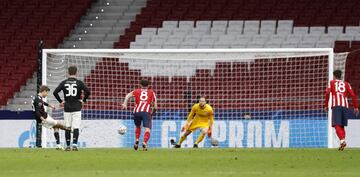 1-1. Thomas Mller marc de penalti el primer gol de los bvaros.