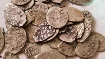 Arqueólogos rusos se topan con un recipiente de arcilla en mitad de Moscú: “Es un tesoro único de monedas de plata”