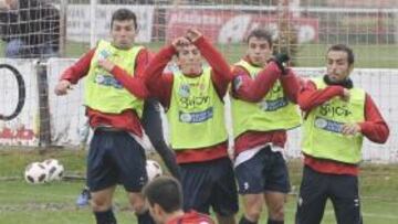 <b>PENSATIVO. </b>Preciado medita hacer cambios para el partido del domingo ante el Villarreal.