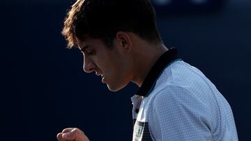 NEW YORK, NEW YORK - AUGUST 29: Cristian Garin of Chile reacts against Jiri Lehecka of Czech Republic during the Men's Singles First Round on Day One of the 2022 US Open at USTA Billie Jean King National Tennis Center on August 29, 2022 in the Flushing neighborhood of the Queens borough of New York City.   Jamie Squire/Getty Images/AFP
== FOR NEWSPAPERS, INTERNET, TELCOS & TELEVISION USE ONLY ==