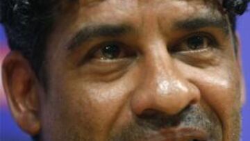 <b>ADIÓS.</b> El técnico holandés ha querido despedirse de su afición y ha pedido unión para el nuevo entrenador.