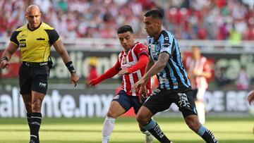 Chivas sufre para rescatar empate con Querétaro