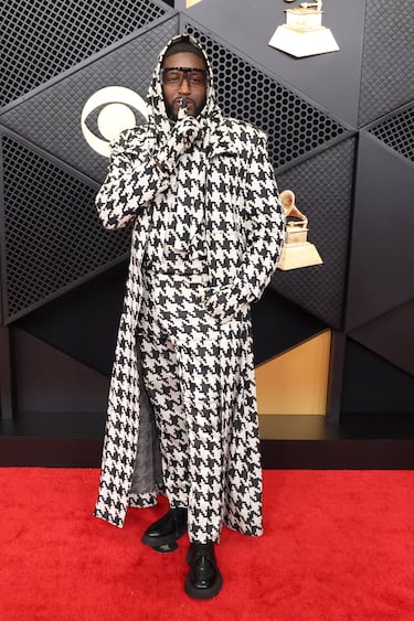 Septimius The Great posa en la alfombra roja.