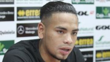 Álex Callens, jugador del Numancia convocado por Perú.