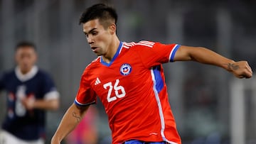 Futbol, Chile vs Paraguay.
Partido amistoso 2023.
El jugador de Chile Alexander Aravena es fotografiado durante el partido amistoso contra Paraguay disputado en el estadio Monumental de Santiago, Chile.
27/03/2023
Andres Pina/Photosport
Football, Chile vs Paraguay.
2023 friendly match.
Chile's player Alexander Aravena is pictured during the friendly match against Paraguay at the Monumental stadium in Santiago, Chile.
27/03/2023
Andres Pina/Photosport
