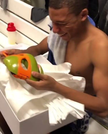 La máscara de Mbappé, lo más viral entre los memes de la EURO