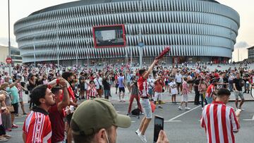 21/08/21 PARTIDO PRIMERA DIVISION
ATHLETIC DE BILBAO - FC BARCELONA
SEGUIDORES PUBLICO ALREDEDORES ESTADIO SAN MAMES