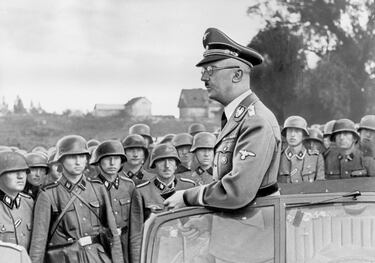 El 27 de marzo, Heinrich Himmler, jefe alemán de las SS, ordenó la construcción del campo de concentración en Auschwitz (Polonia). En él murieron más de 1.100.000 personas. Se calcula que llegaron a matar a 5.000 personas diariamente en las cámaras de gas y en los hornos crematorios. El campo se abriría el 15 de junio de ese mismo año. 