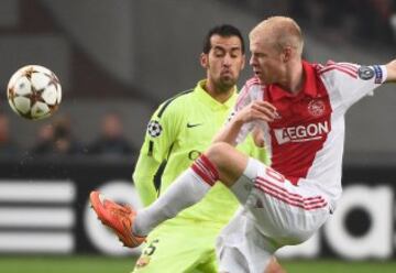 Sergio Busquets y Dennis Praet 