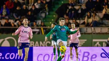 Nacho S¨¢nchez fue titular con el Racing de Ferrol ante el Oviedo.