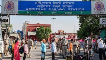 Migrant workers and families from Gonda in Uttar Pradesh state arrive at the railway station to go back to their hometowns with a special train after the government eased a nationwide lockdown imposed as a preventive measure against the COVID-19 coronavir