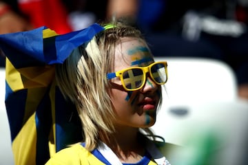 Niña seguidora de la selección sueca durante el partido contra Corea del Sur.