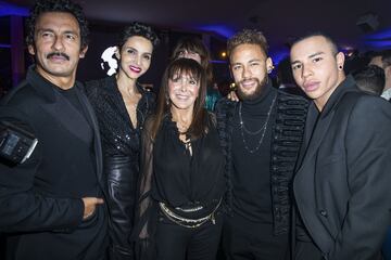 Haider Ackerman, Farida Khelfa , Babeth Djian, Lou Doillon, Neymar y Olivier Rousteing.