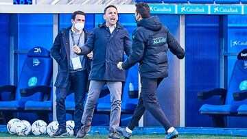 Javi Calleja, entrenador del Alav&eacute;s, celebra uno de los goles de su equipo al Villarreal. 