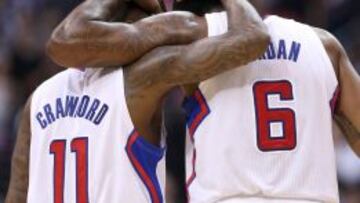 Jamal Crawford y DeAndre Jordan se abrazan en los instantes finales del partido. 