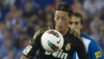 <b>DISPERSO. </b>Özil no tuvo su mejor noche el domingo en Cornellà.