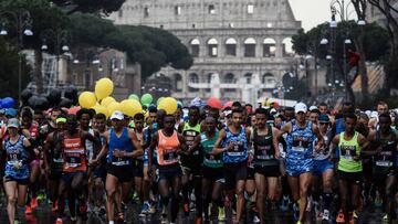 Imagen de la salida del Marat&oacute;n de Roma de 2019 con el Coliseo al fondo.