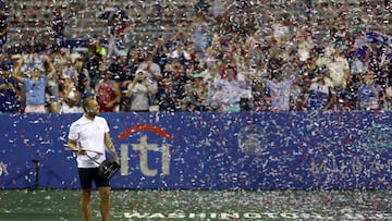 WASHINGTON, DC - AUGUST 06: Daniel Evans of Great Britain poses with the trophy after defeating Tallon Griekspoor of the Netherlands during the men's singles final on Day 9 of the Mubadala Citi DC Open at Rock Creek Tennis Center on August 06, 2023 in Washington, DC.   Rob Carr/Getty Images/AFP (Photo by Rob Carr / GETTY IMAGES NORTH AMERICA / Getty Images via AFP)