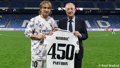 Luka Modric y Florentino Pérez posan tras el partido entre el Madrid y el Sevilla. El presidente del Real Madrid hizo entrega de una camiseta conmemorativa al centrocampista croata por haber alcanzado los 450 partidos jugados con el conjunto madridista