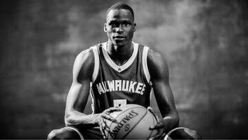 Maker escapó la guerra civil de Sudan. Fue drafteado por los Milwaukee Bucks.