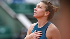 Simona Halep celebra su victoria ante Alison Riske en su partido de primera ronda de Roland Garros.