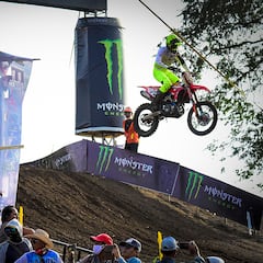 Gajser domina y gran tercero de Rubén Fernández