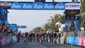 Van Aert celebra su triunfo en Tirreno-Adriatico.