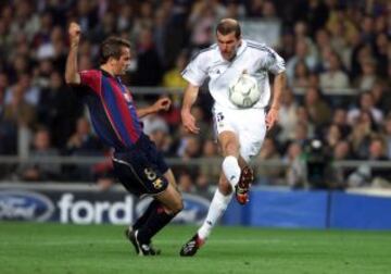 23-4-2002. El Madrid se impone al Barcelona en la semifinal de Champions League por 0-2 con un tanto de Zidane. Ese año, el equipo madridista se llevaría la Champions League de Glasgow.