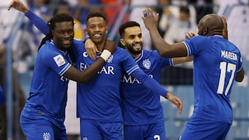 Soccer Football - Asian Champions League Final - Al Hilal v Pohang Steelers - King Fahd International Stadium, Riyadh, Saudia Arabia - November 23, 2021 Al Hilal&#039;s Nasser Al-Dosari celebrates scoring their first goal with teammates REUTERS/Ahmed Yosr