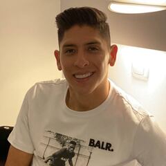 Edson Álvarez presume el nacimiento de su hija