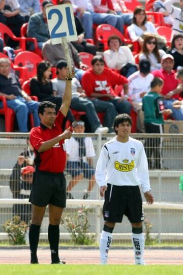 El jugador más joven en debutar en el fútbol profesional chileno. Nicolás Millán prometía y Claudio Borghi confió en él a los 15 años el 2007. Sin embargo, nunca se consolidó en Colo Colo, buscó otros horizontes y hoy juega en Puerto Montt.