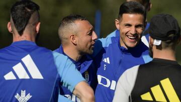 14/03/24  
REAL OVIEDO  
ENTRENAMIENTO 
 
SANTI CAZORLA CON LUISMI
 