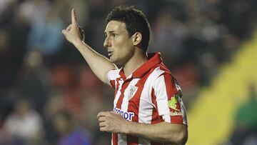 Aduriz, celebrando uno de sus siete goles en Orriols.