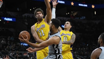 Mar 3, 2018; San Antonio, TX, USA; San Antonio Spurs forward Kyle Anderson (1) passes around Los Angeles Lakers center Brook Lopez (11) and forward Kyle Kuzma (0) during the first half at the AT&T Center. Mandatory Credit: Brendan Maloney-USA TODAY Sports