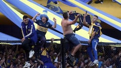 Fans of Boca Juniors celebrate after the team was crowned champion of the Argentine Professional Football League tournament, after tying 2-2 with Independiente at La Bombonera stadium in Buenos Aires, on October 23, 2022. (Photo by ALEJANDRO PAGNI / AFP)
