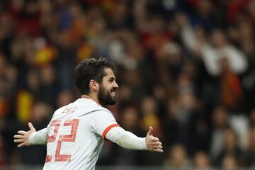 Isco celebrates after scoring.