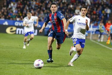 Nieto puso la puntilla al Zaragoza en el derbi aragonés. Golazo. El lateral se acomodó la pelota a su pierna izquierda y metió un zapatazo descomunal desde fuera del área.