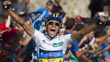 Alberto Contador celebra el triunfo de etapa en Fuente Dé en la Vuelta a España 2012.
