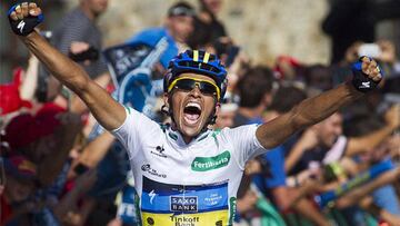 Alberto Contador celebra el triunfo de etapa en Fuente D&eacute; en la Vuelta a Espa&ntilde;a 2012.