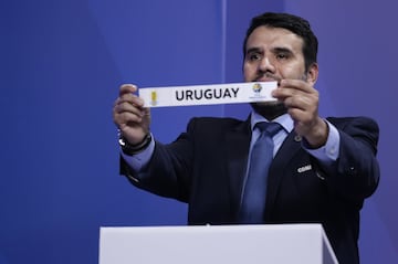 Iván Rene Valenciano y Daniela Montoya fueron los encargados de sacar las balotas en el sorteo en el que Colombia enfrentará a Argentina, Chile, Venezuela y Ecuador